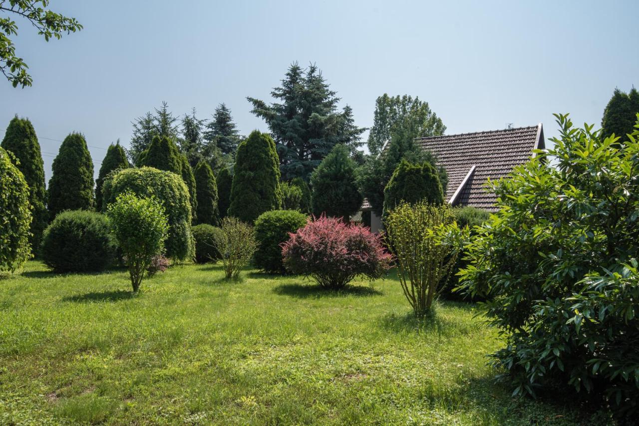 Posteleki Vendeghaz-Nyugalom Szigetei Villa ยูลา ภายนอก รูปภาพ