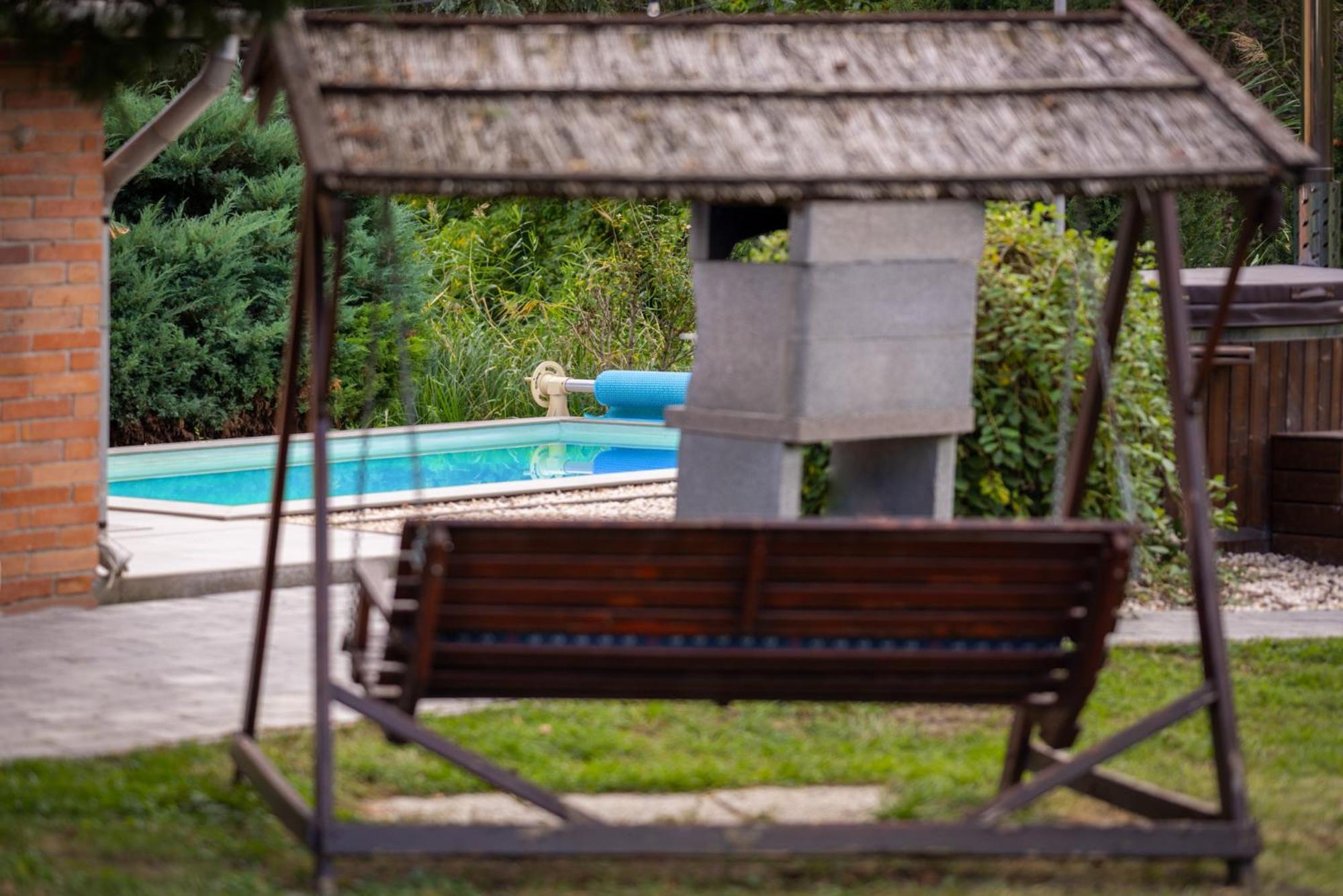 Posteleki Vendeghaz-Nyugalom Szigetei Villa ยูลา ภายนอก รูปภาพ